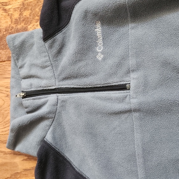 Boys Columbia Fleece Top - Size M - Picture 2 of 4